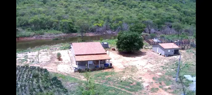 Fazenda com 760,1 hectares, escriturada, georreferenciada.