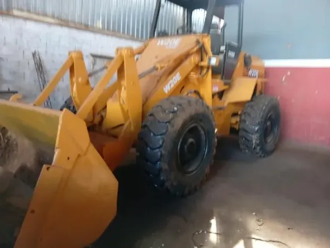 Pá Carregadeira W20E