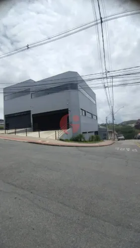 Galpão para locação com 2 banheiros e 4 vagas de garagem - 334,45 m² - No bairro Altos da