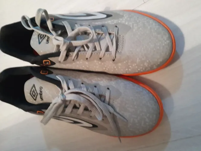 Chuteira umbro