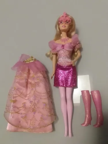 Barbie vestido rosa( filme 3 mosqueteiras)