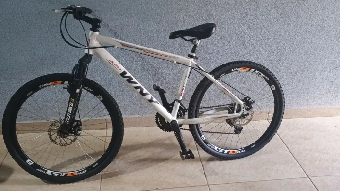 Vendo Bike Wny aro 26 R$ 450 Semi nova ! NÃO ENTREGO, SO DINHEIRO PIX OU CARTÃO