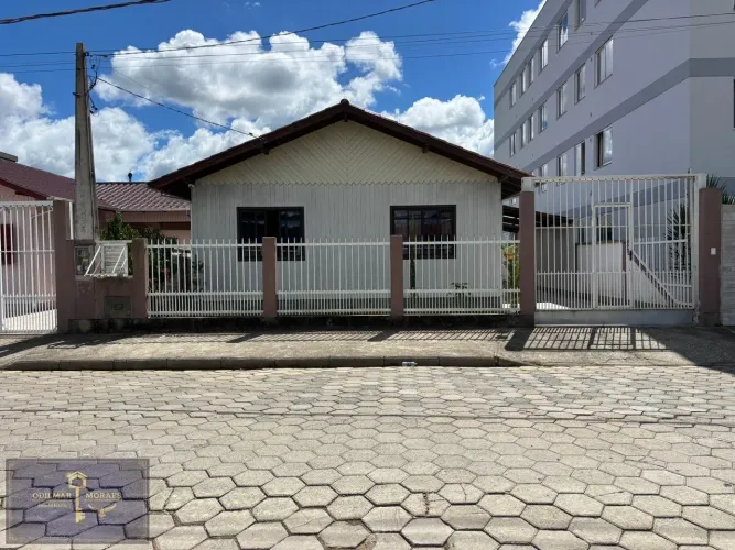 Casa para Venda em Urubici, Esquina, 2 dormitórios, 1 suíte, 2 banheiros, 1 vaga