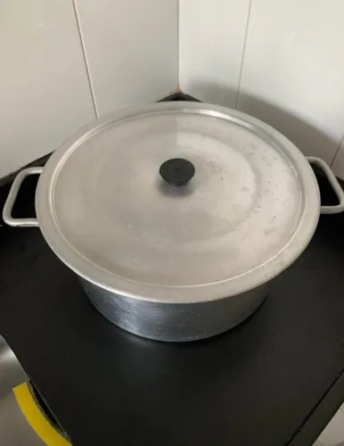 PANELA Grande 35 cm de diâmetro em alumínio com 2 alças, excelente estado.