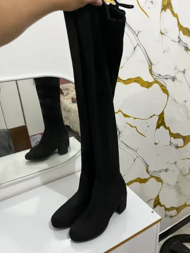 Bota camurça cano longo preta