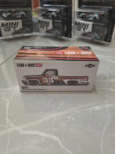Miniatura Mini GT Kaido House Chevy Silverado Intimidator V1 - Escala 1:64