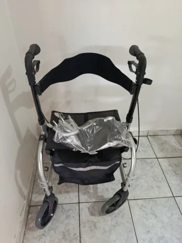 Andador 4 Rodas, Assento Ortopédico, Dobrável e com freio