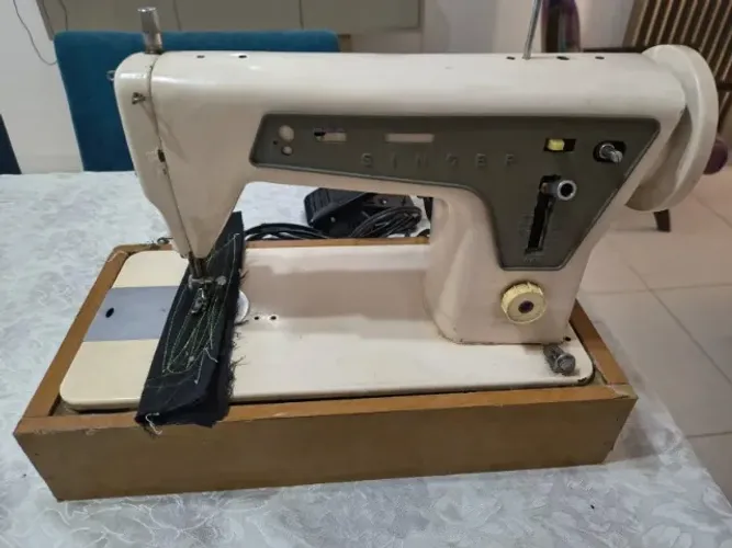 Maquina Singer Reta Pingo de Ouro