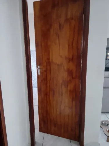 Vendo porta completa com forra, fechadura e chave 