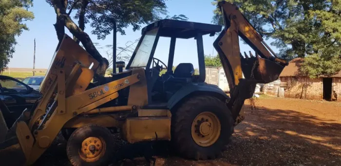 Retroescavadeira Case 580L