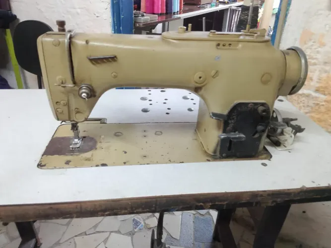 Máquina de costura zigue zag