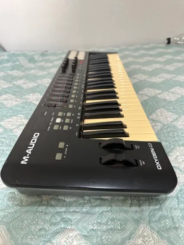Teclado Controlador MIDI M-Audio Oxygen 49 