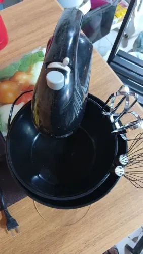 Vende se uma Batedeira Britânia