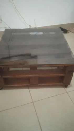 Vendo mesa rústica com vidro