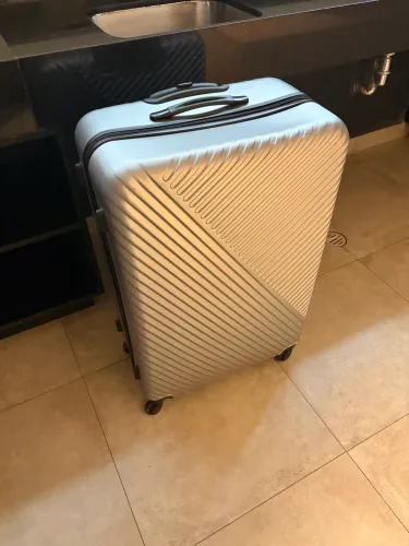 Mala de Viagem Grande Rígida Prata - Design Moderno com Cadeado TSA