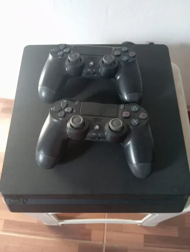 PlayStation 4 slim 1T 1000 GB 30 Jogos
