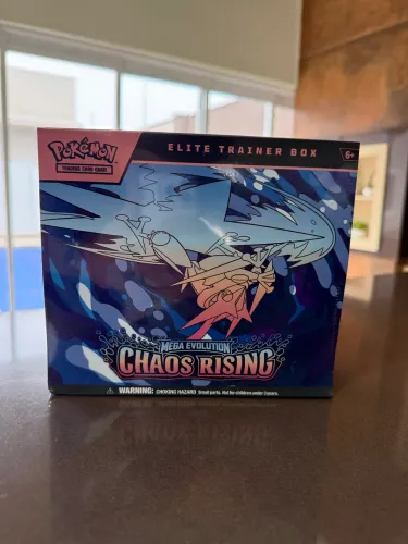 Pokémon ETB Caos Ascendente - Elite Trainer Box - Estilo Americano