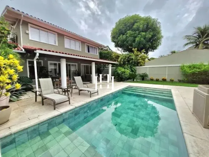Casa para alugar 500 m² com 4 quartos sendo 2 suítes na Barra da Tijuca