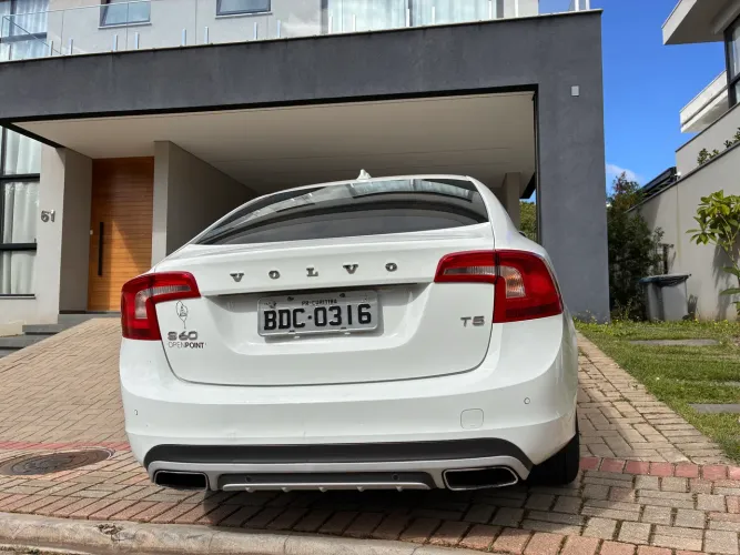 Volvo S60 T-5 Kinetic 2.0 245cv 4P 2015