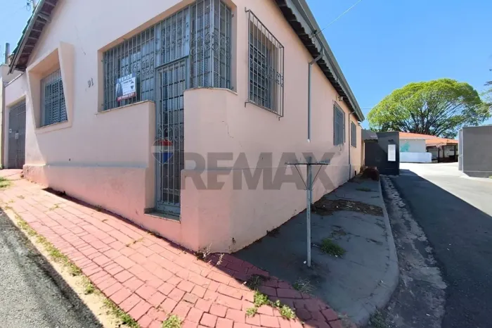 Casa à Venda em Itapira Vila Pereira 3 Quartos sendo um suíte Próxima ao Instituto Bairral