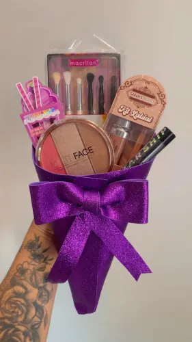 Buquê de maquiagem 