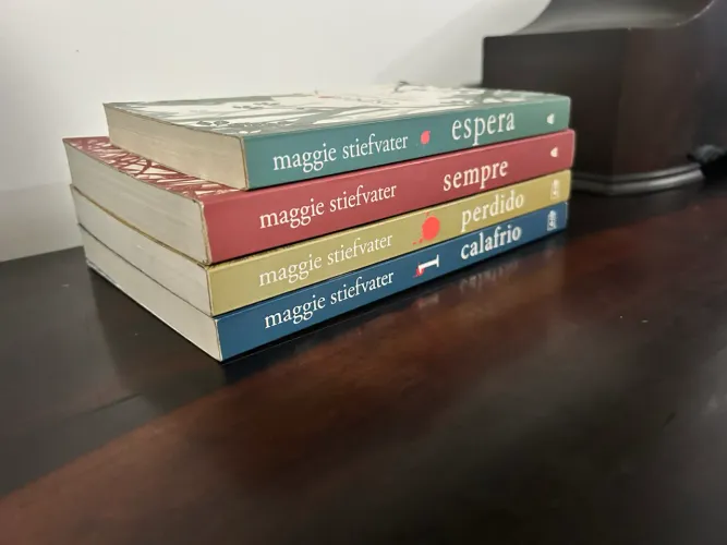 Série de livros Calafrio, Maggie Stiefvater