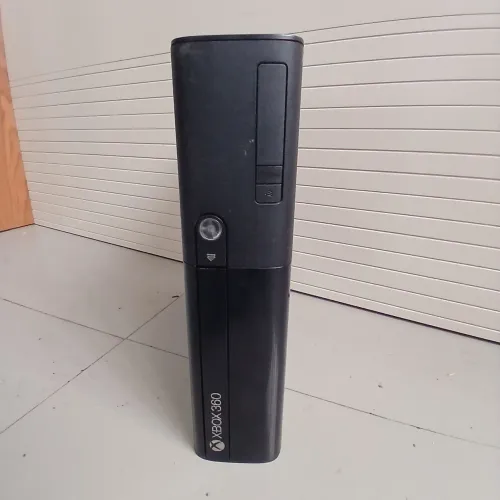 XBOX 360 LUZ VERMELHA COM DEFEITO 