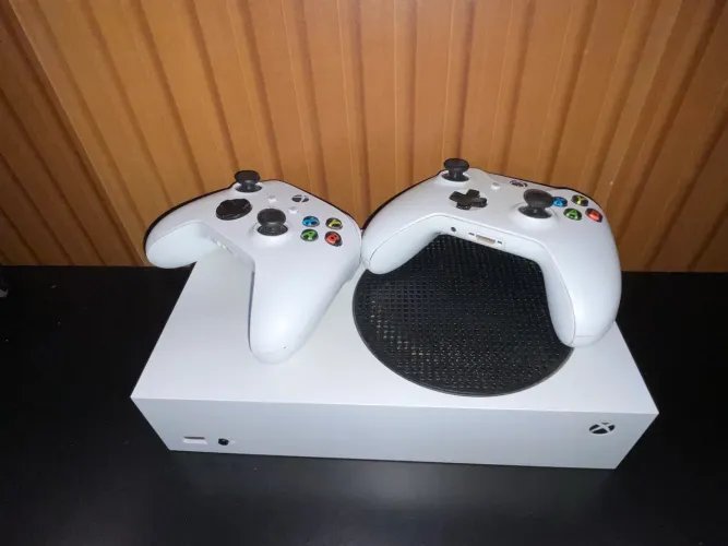 Xbox Series S 512GB + 2 Controles + HD Externo 1TB | Impecável