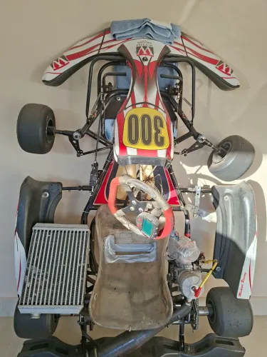 VENDO KART 2 TEMPOS MOTOR KTT COM RADIADOR ..CHASSIS TECHSPEED 2016 COMPLETO 