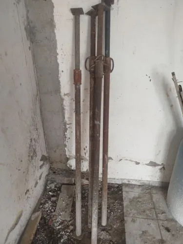 Vendo estronca de ferro  4 unidades 