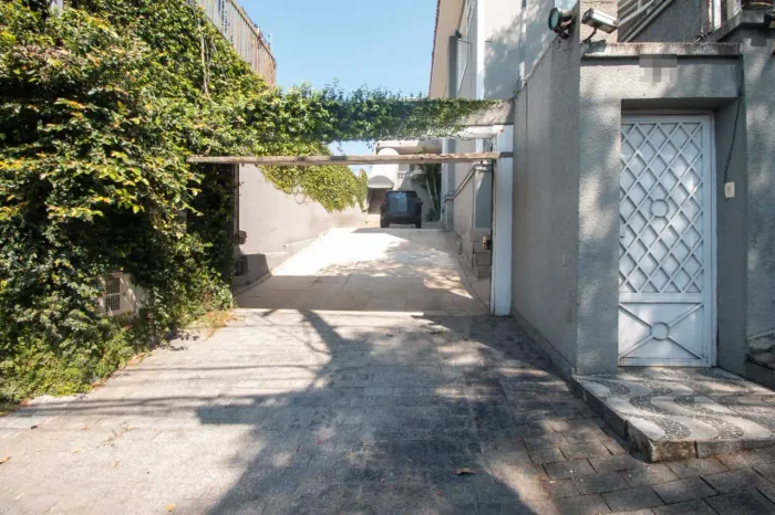 Casa comercial na Avenida São Valério, 65 190 m²