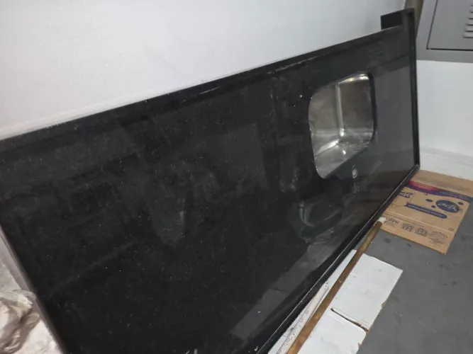 Vendo pia de granito preto semi nova