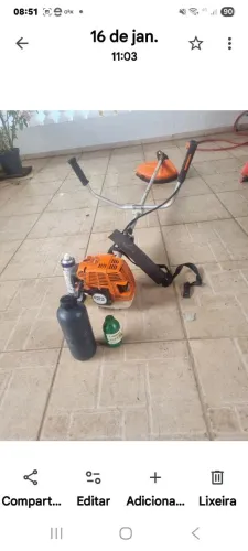 Trabalho com roçada de lotes com roçadeira..