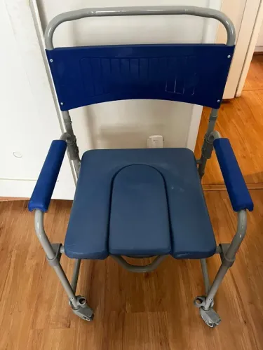 Cadeira De Banho Dellamed D45 Dobrável Com Comadre