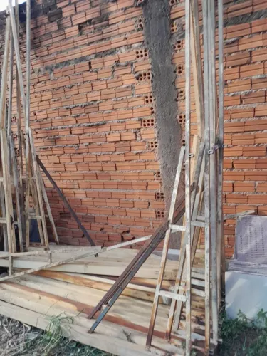 Vendo esses pilar der concreto bom para fazer cobertura tenho 7 peças 120 real cada uma