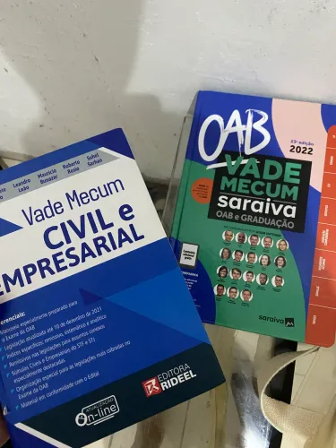 Vende-se livros