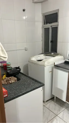 Alugo quarto em Apartamento térreo
