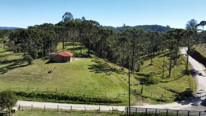 Terreno com casa ao lado da cidade