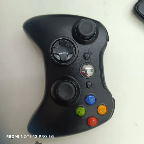 Controle Xbox 360 preto semi novo