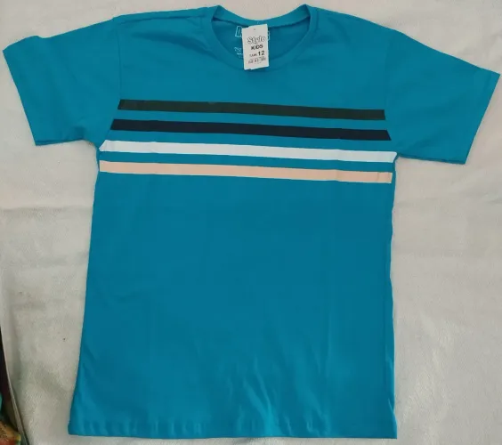 Blusa tamanho 12 anos.