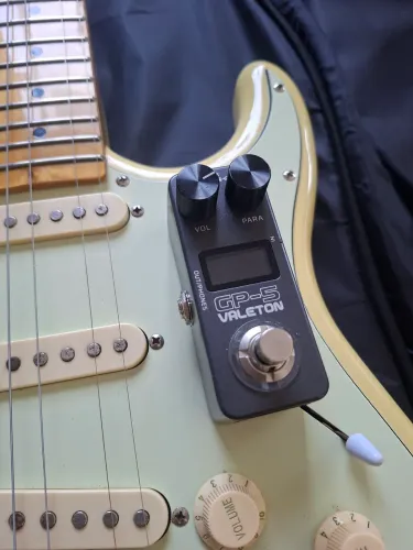 Guitarra com pedaleira
