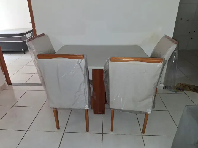 Mesa 4 cadeiras