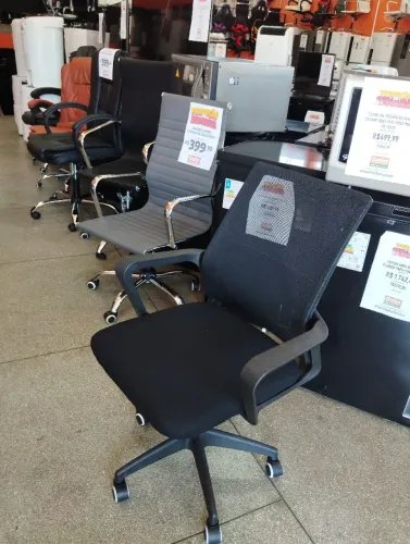 Cadeira Giratória Com braço e rodízios