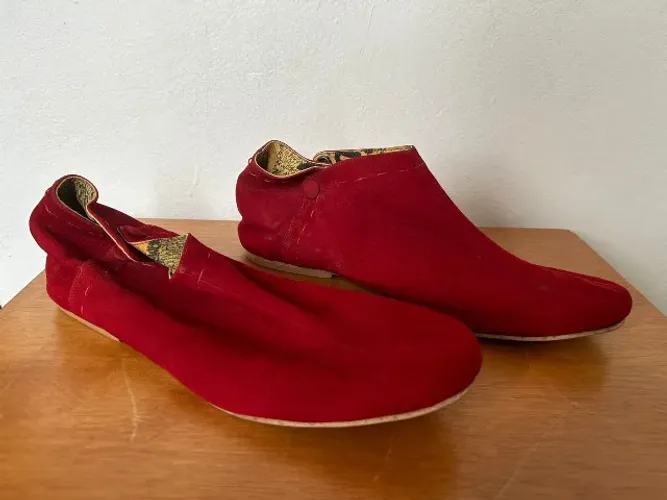botinha ou sapato vermelho estilo vintage - tarsila x huffel