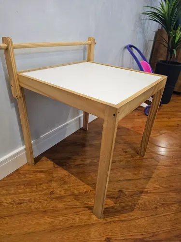 Mesa de madeira infantil