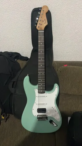 Guitarra Squier Bullet by Fender