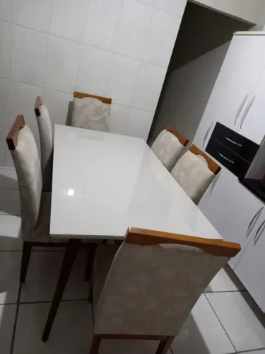 Mesa de vidro com 6 cadeiras