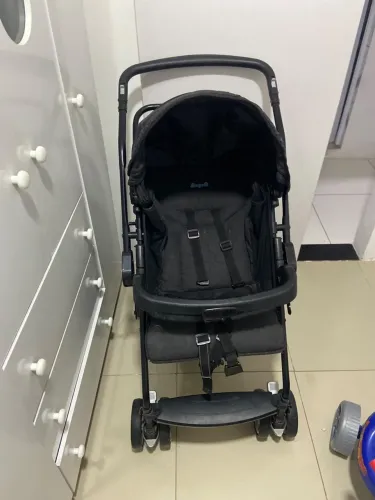 Carrinho de bebê e bebê conforto marca burigotto