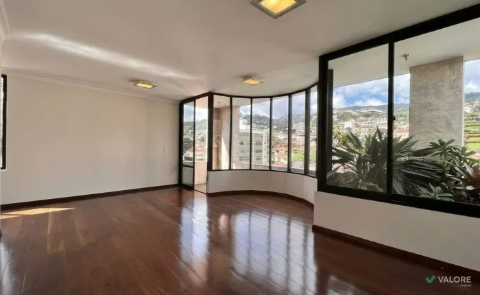 Cobertura de 290m², 4 quartos (2 suítes), 3 vagas, na Av. dos Bandeirantes em Belo Horizon