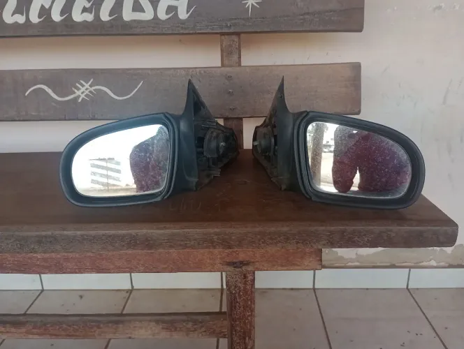 Vendo Um Par de retrovisor do Corsa